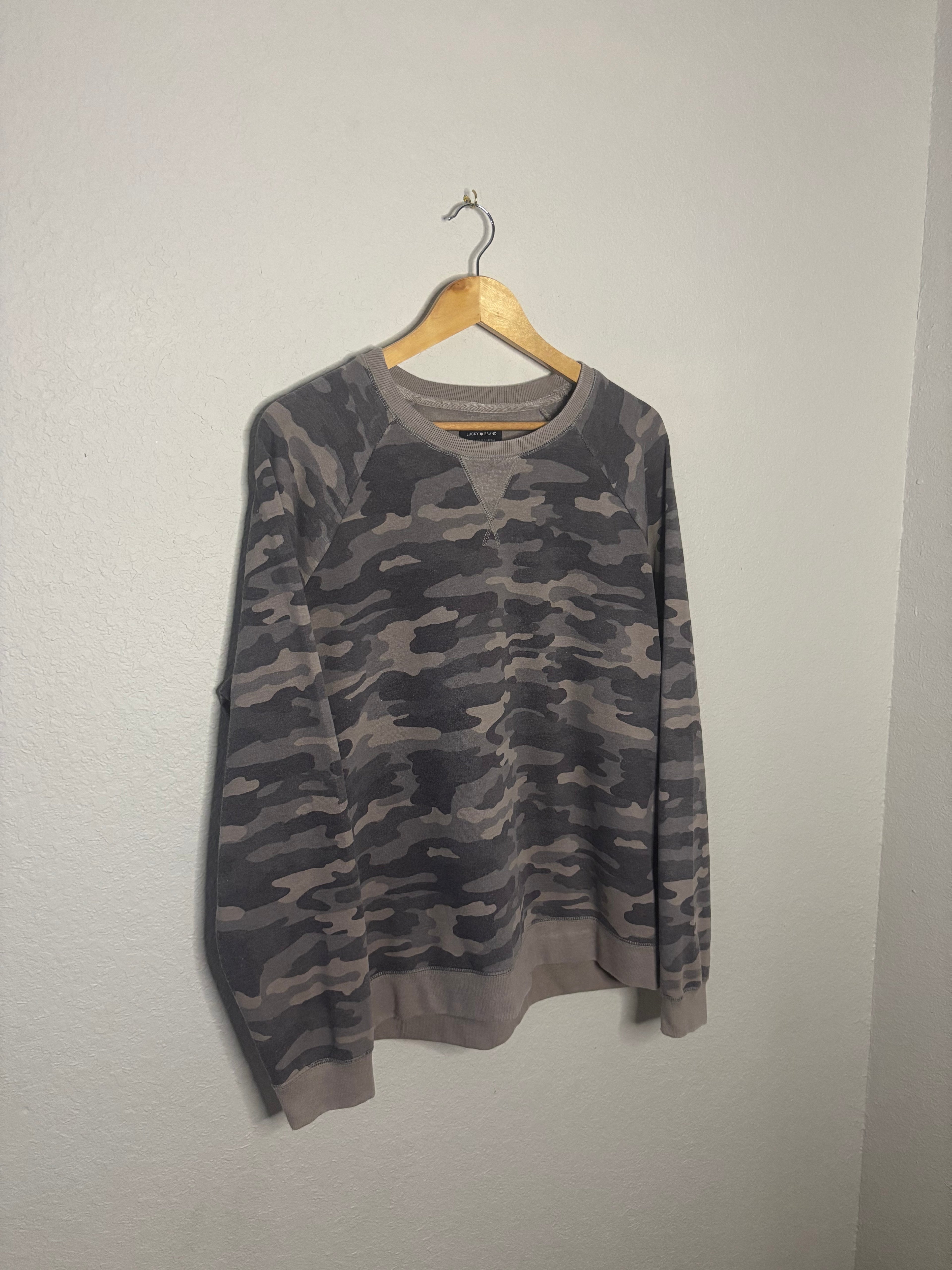 Camo Crewneck · Women’s XL