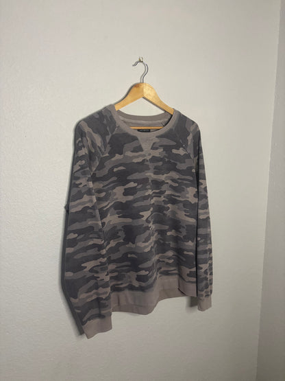 Camo Crewneck · Women’s XL