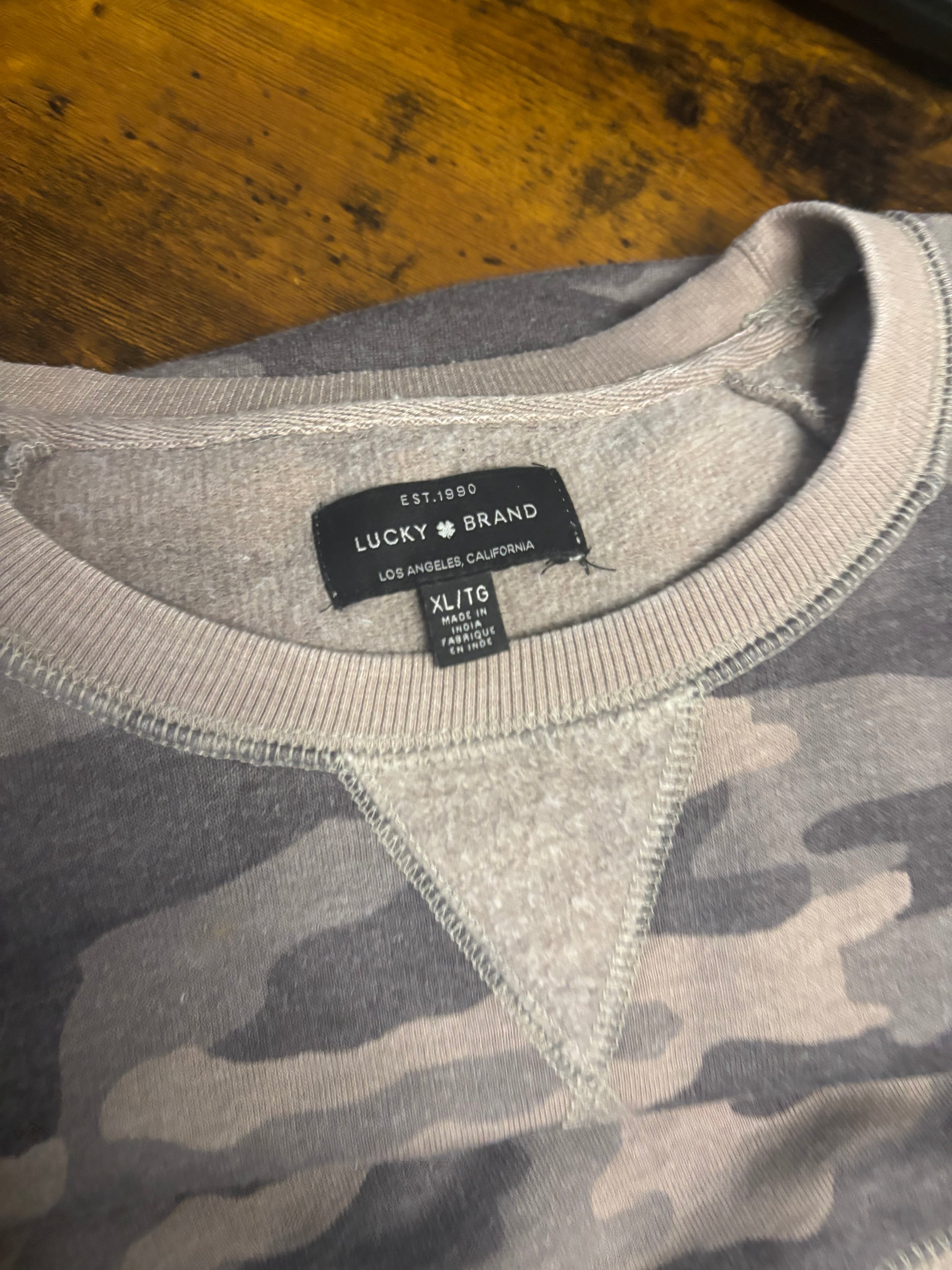 Camo Crewneck · Women’s XL