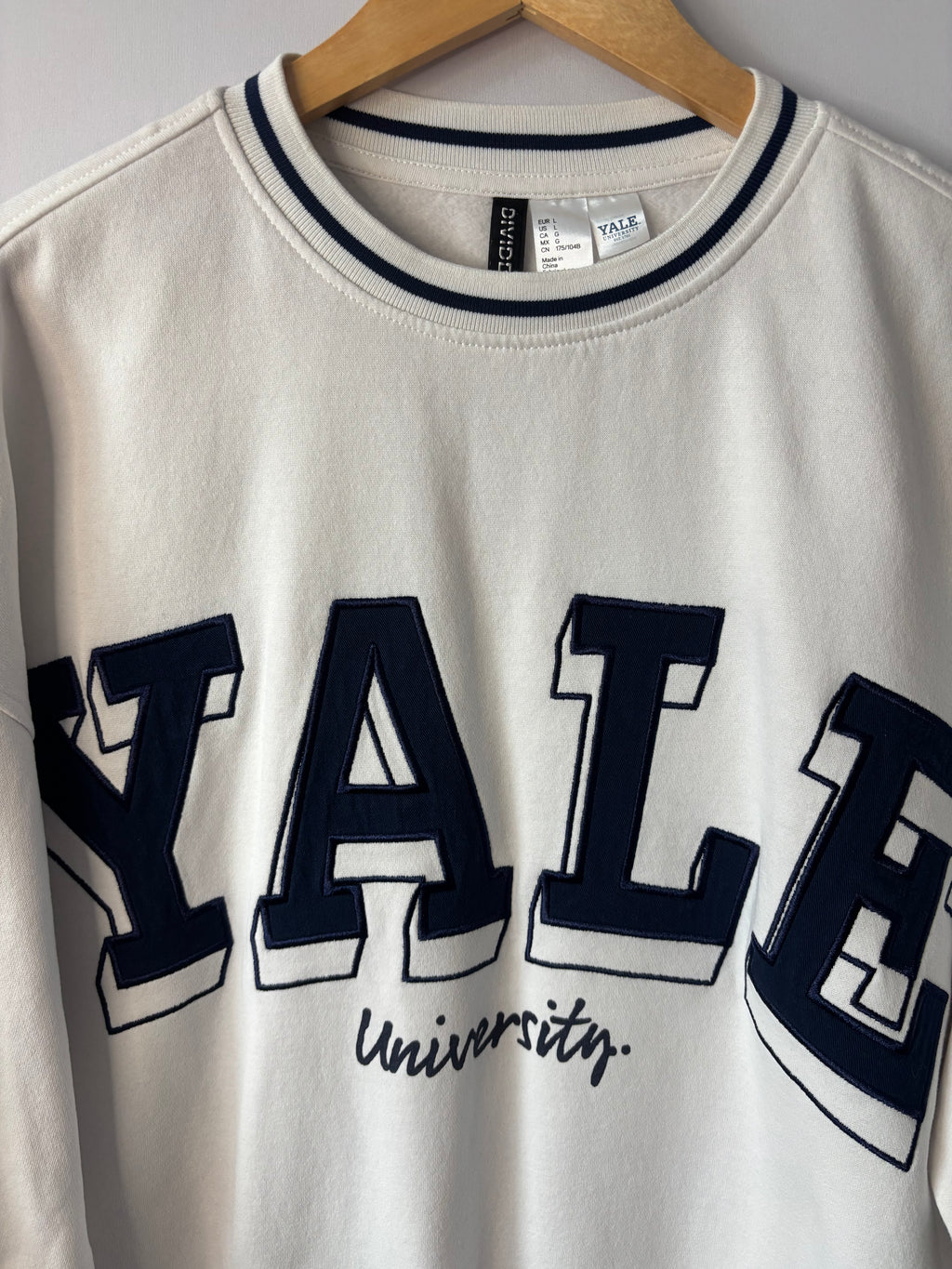 Yale University Varsity Crewneck • Unisex Large