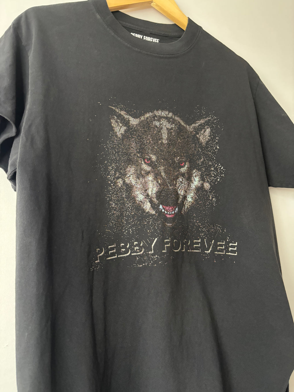 Pebby Forevee Wolf Graphic Tee · Women’s Medium