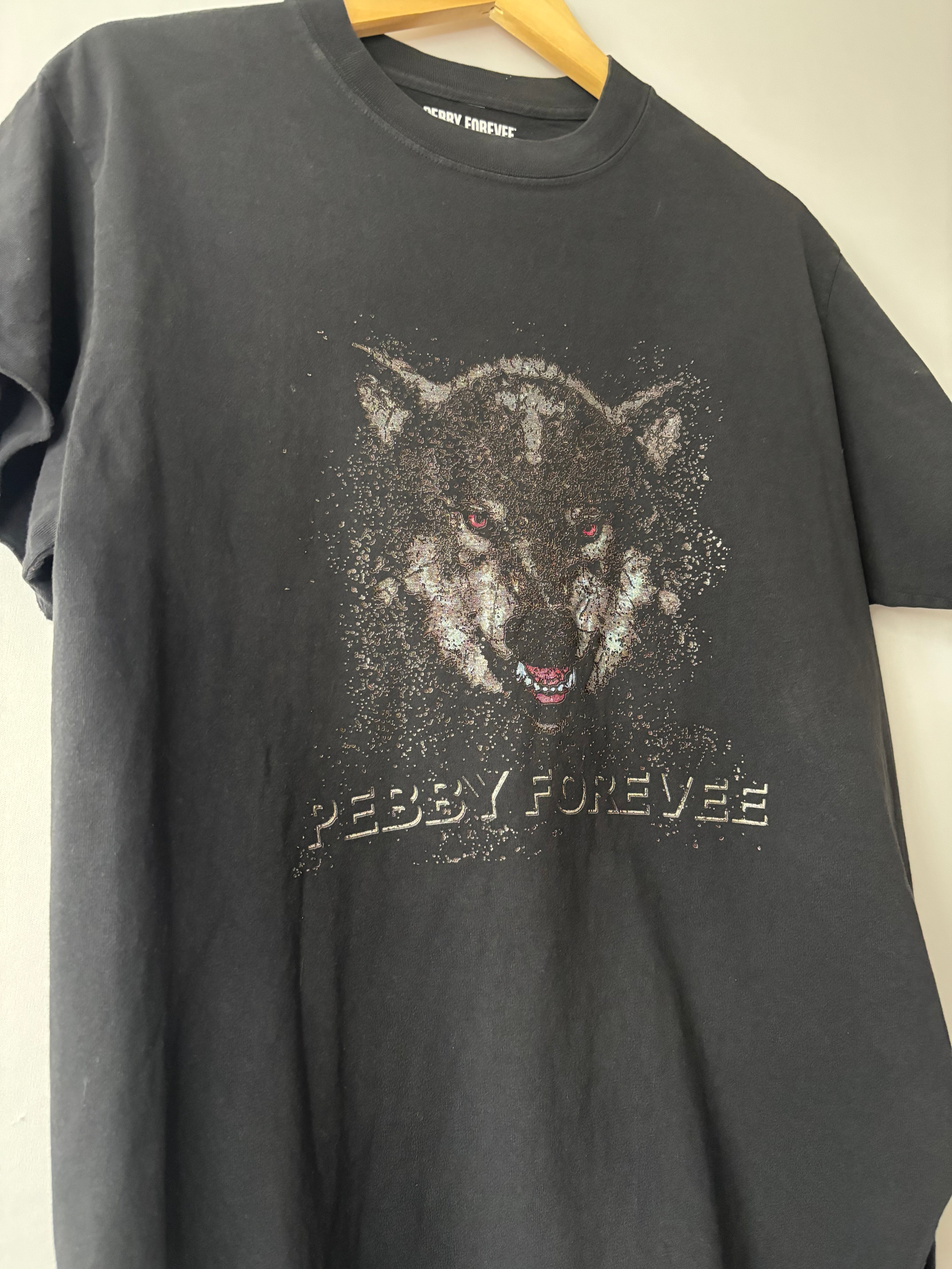 Pebby Forevee Wolf Graphic Tee · Women’s Medium