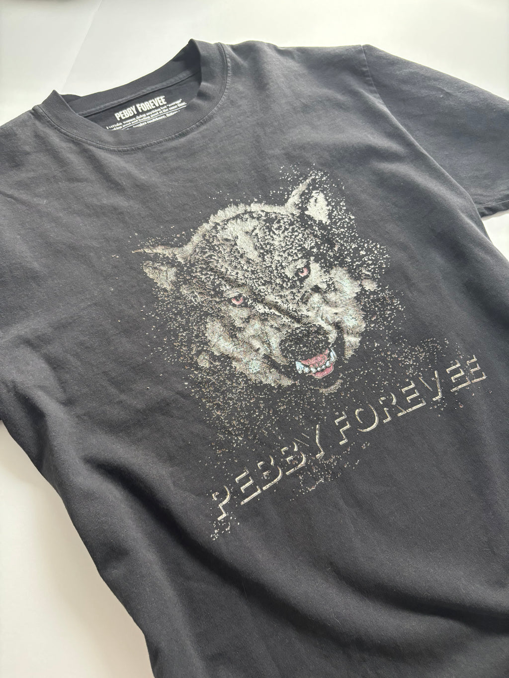 Pebby Forevee Wolf Graphic Tee · Women’s Medium