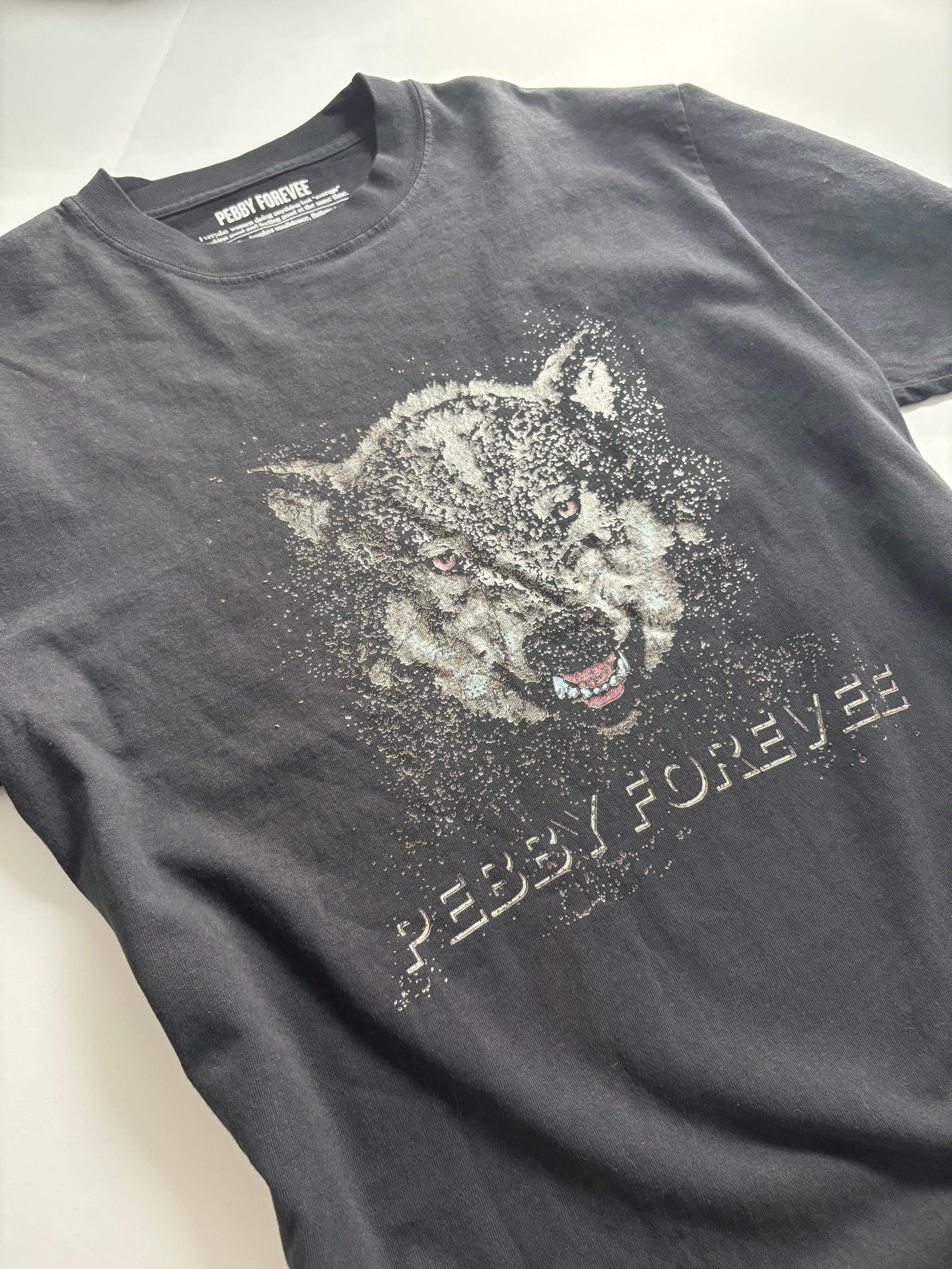Pebby Forevee Wolf Graphic Tee · Women’s Medium