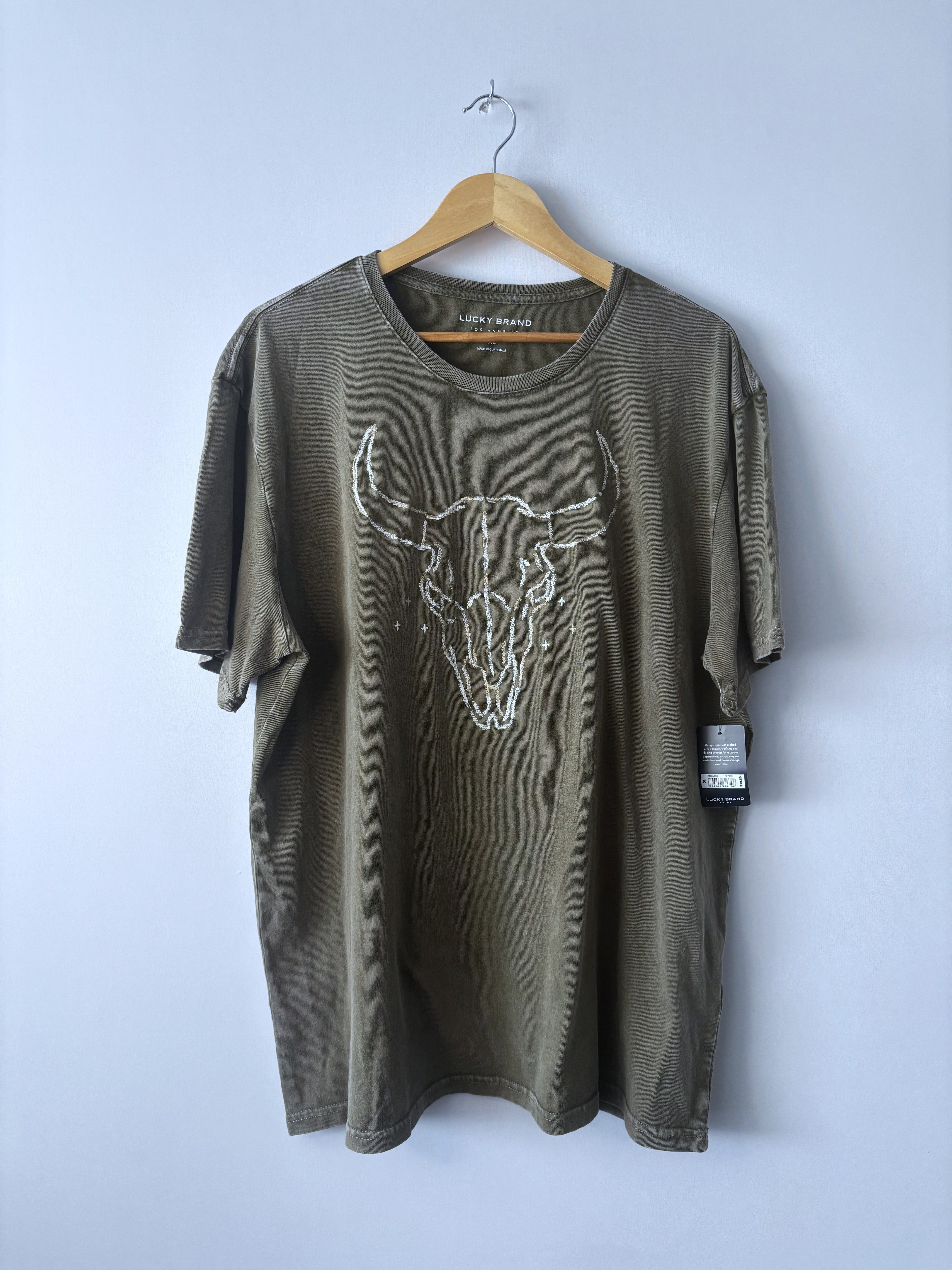 Embroidered Steer Skull Graphic Tee · Unisex XL