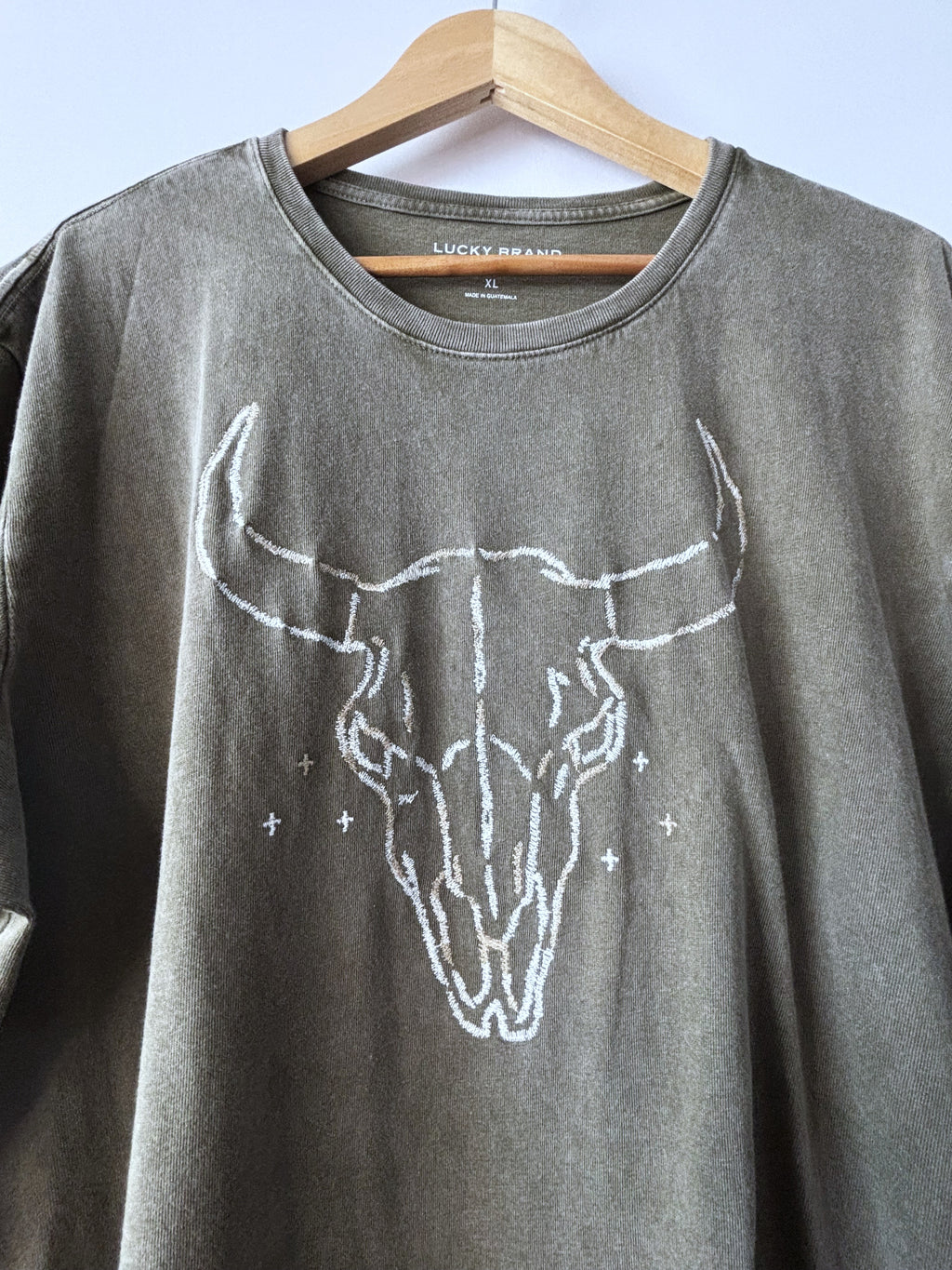 Embroidered Steer Skull Graphic Tee · Unisex XL