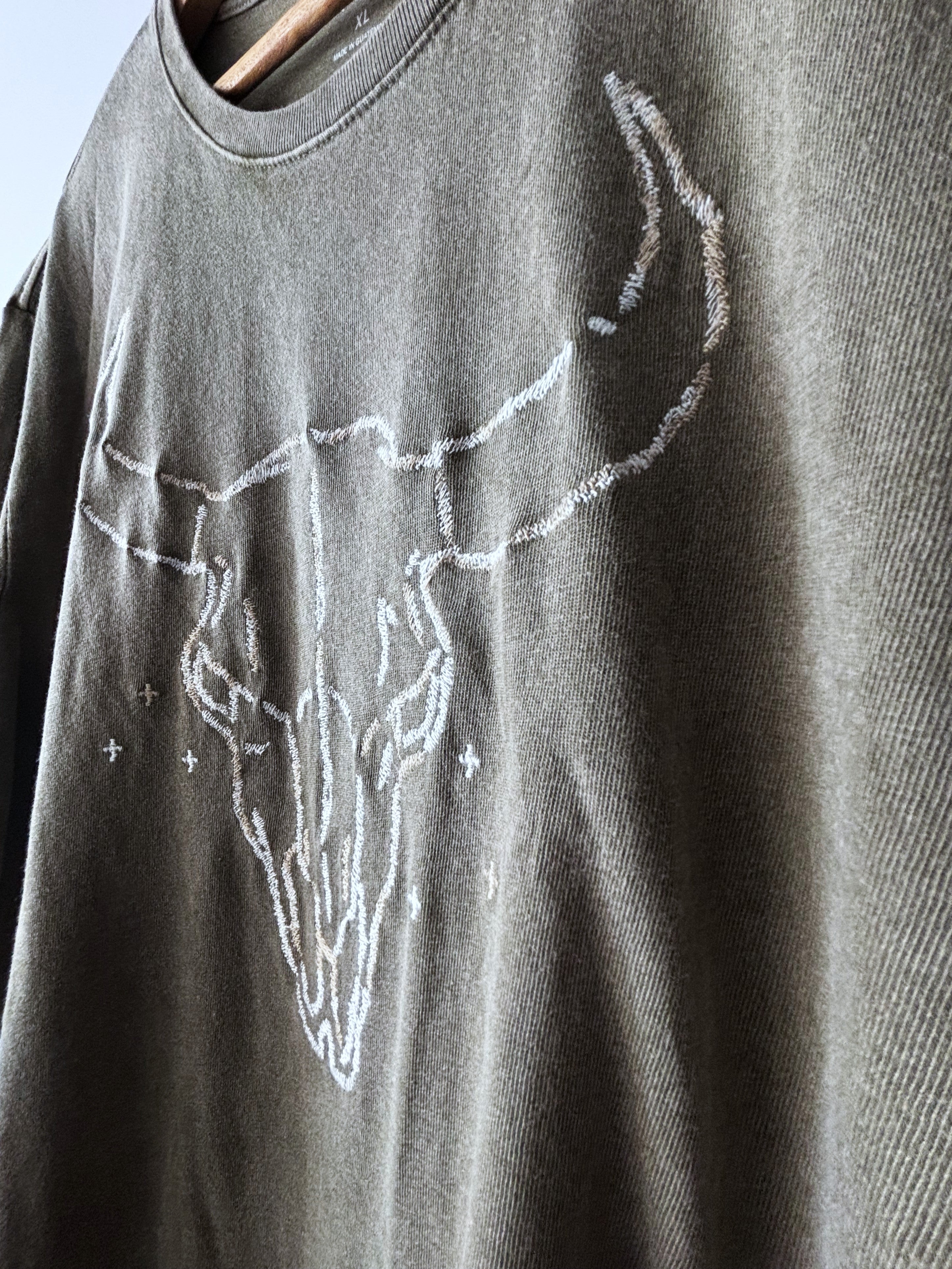 Embroidered Steer Skull Graphic Tee · Unisex XL