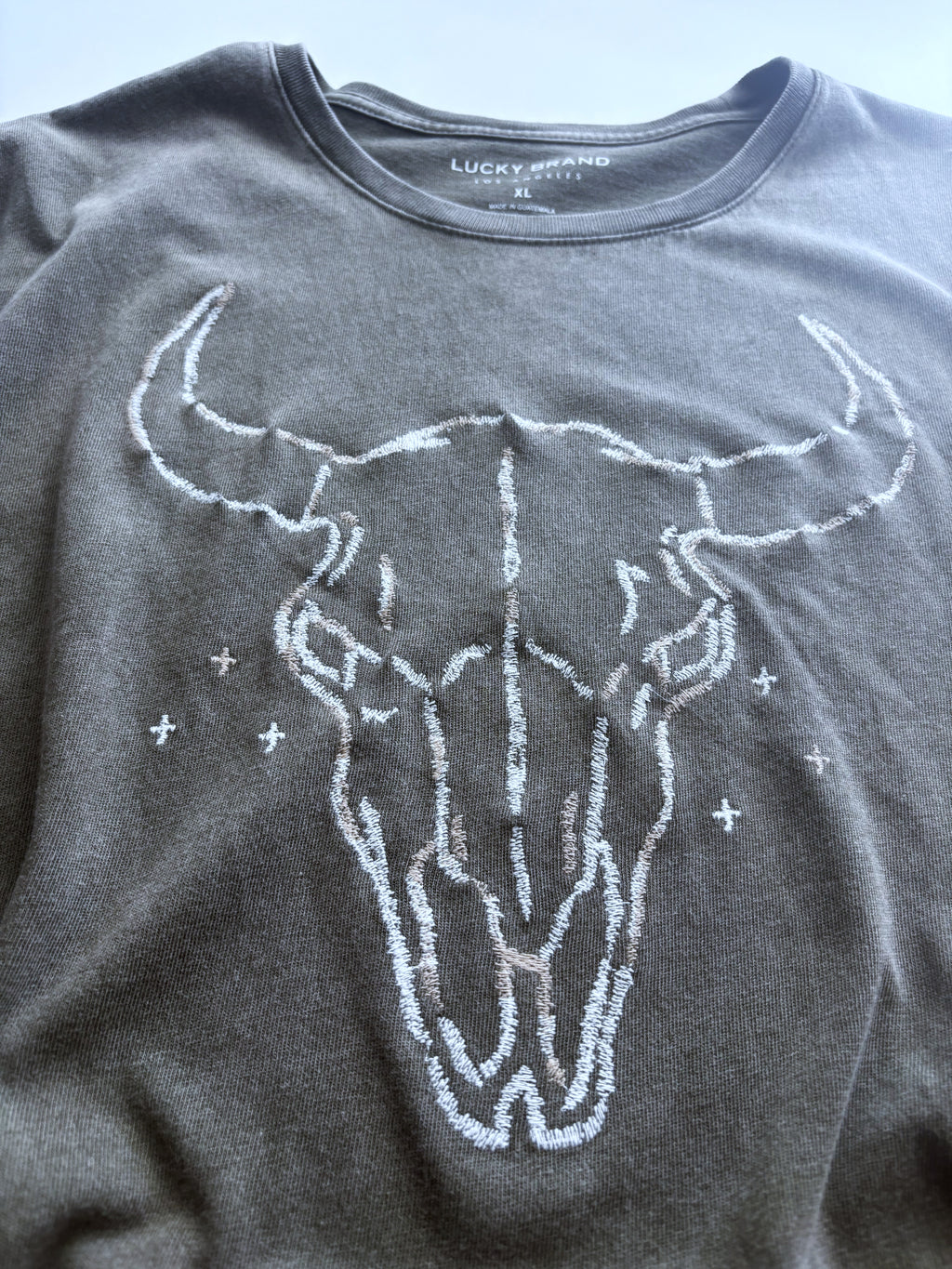 Embroidered Steer Skull Graphic Tee · Unisex XL