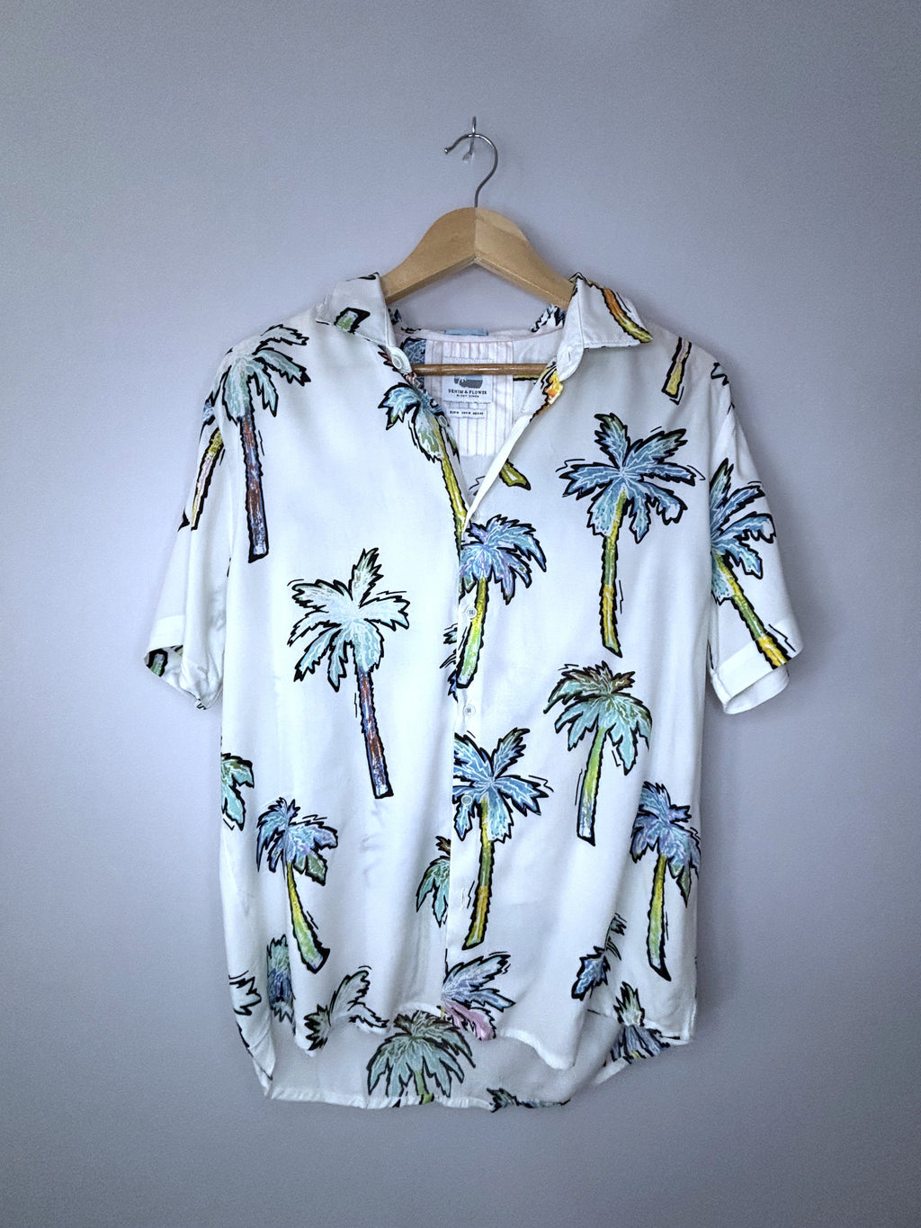 Palm Tree Print Button-Up Shirt · Unisex M