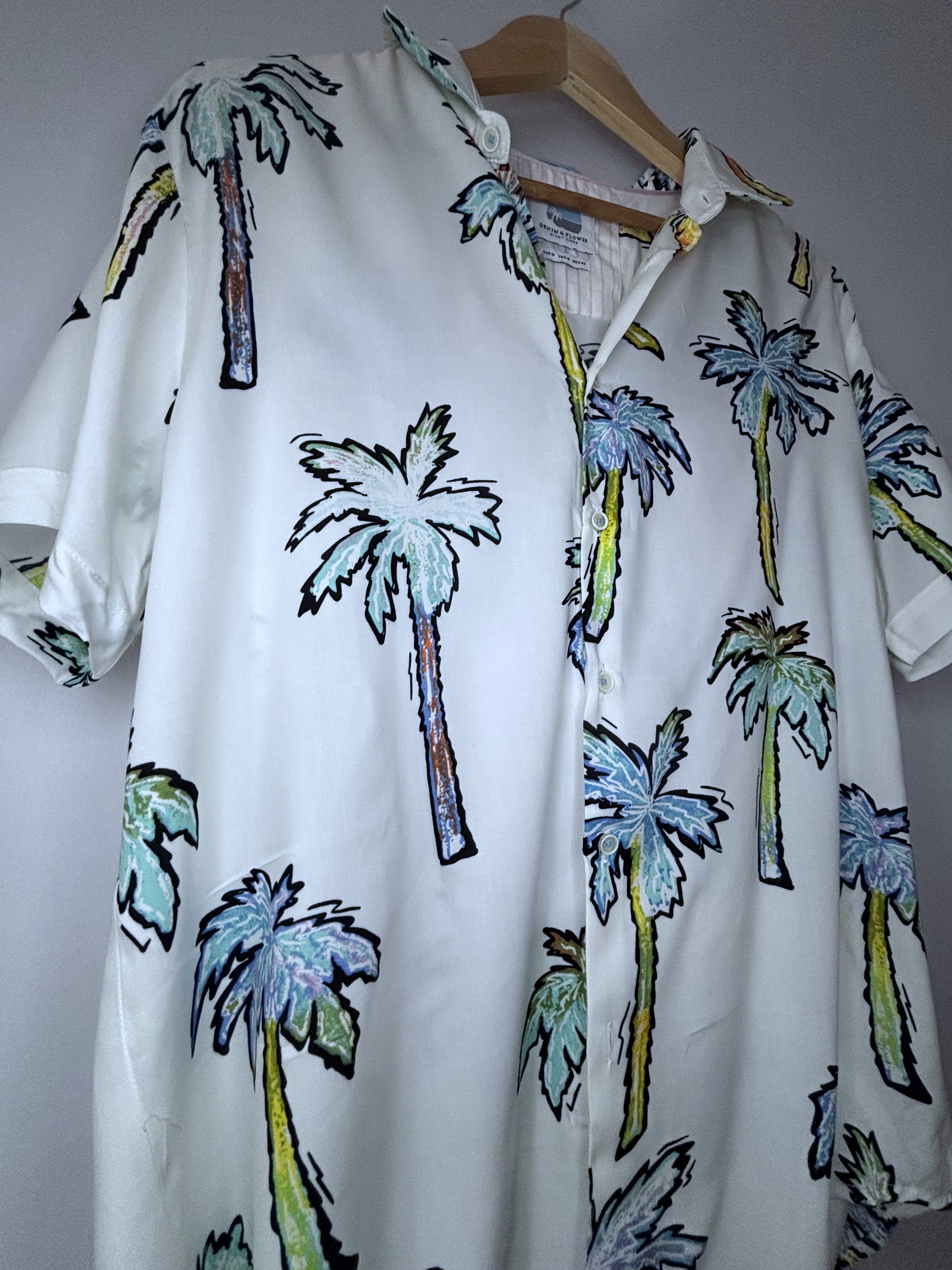 Palm Tree Print Button-Up Shirt · Unisex M