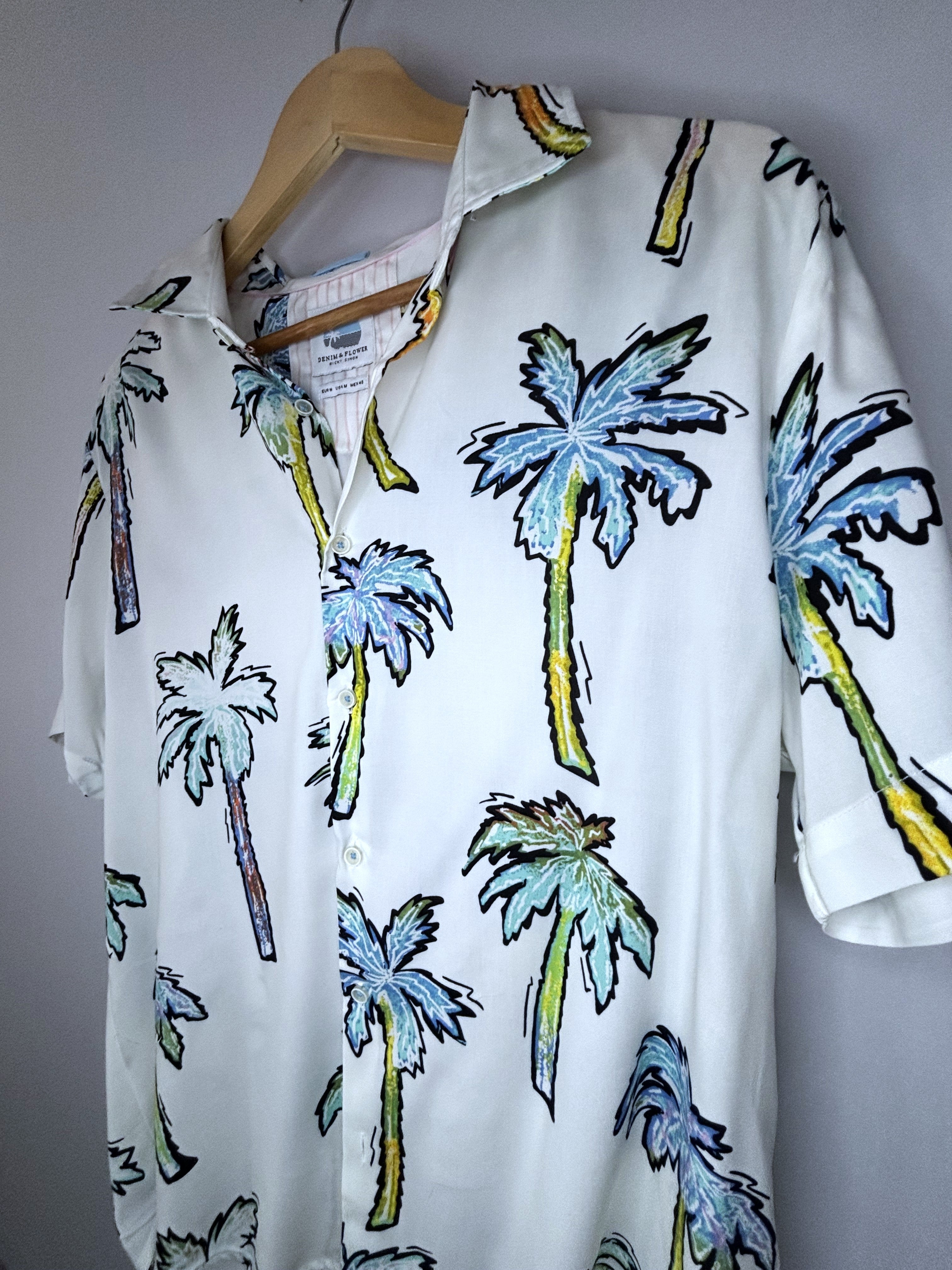 Palm Tree Print Button-Up Shirt · Unisex M
