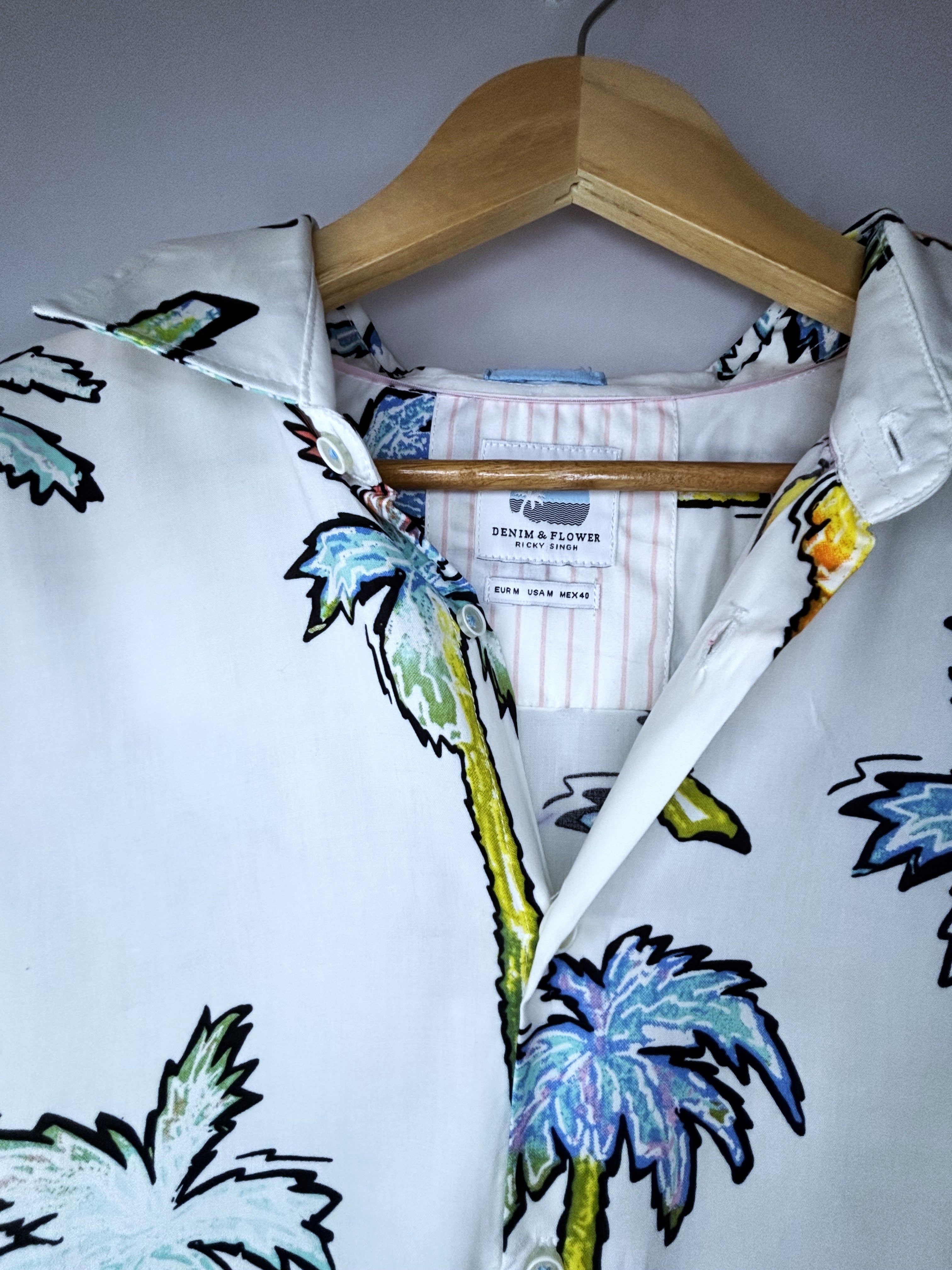 Palm Tree Print Button-Up Shirt · Unisex M