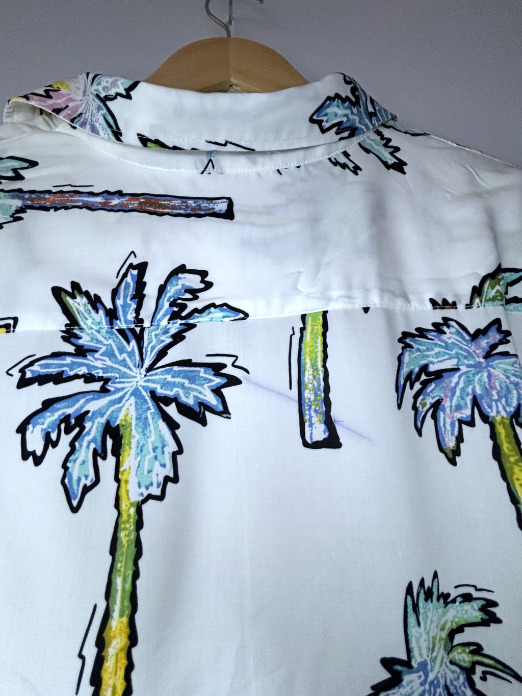 Palm Tree Print Button-Up Shirt · Unisex M