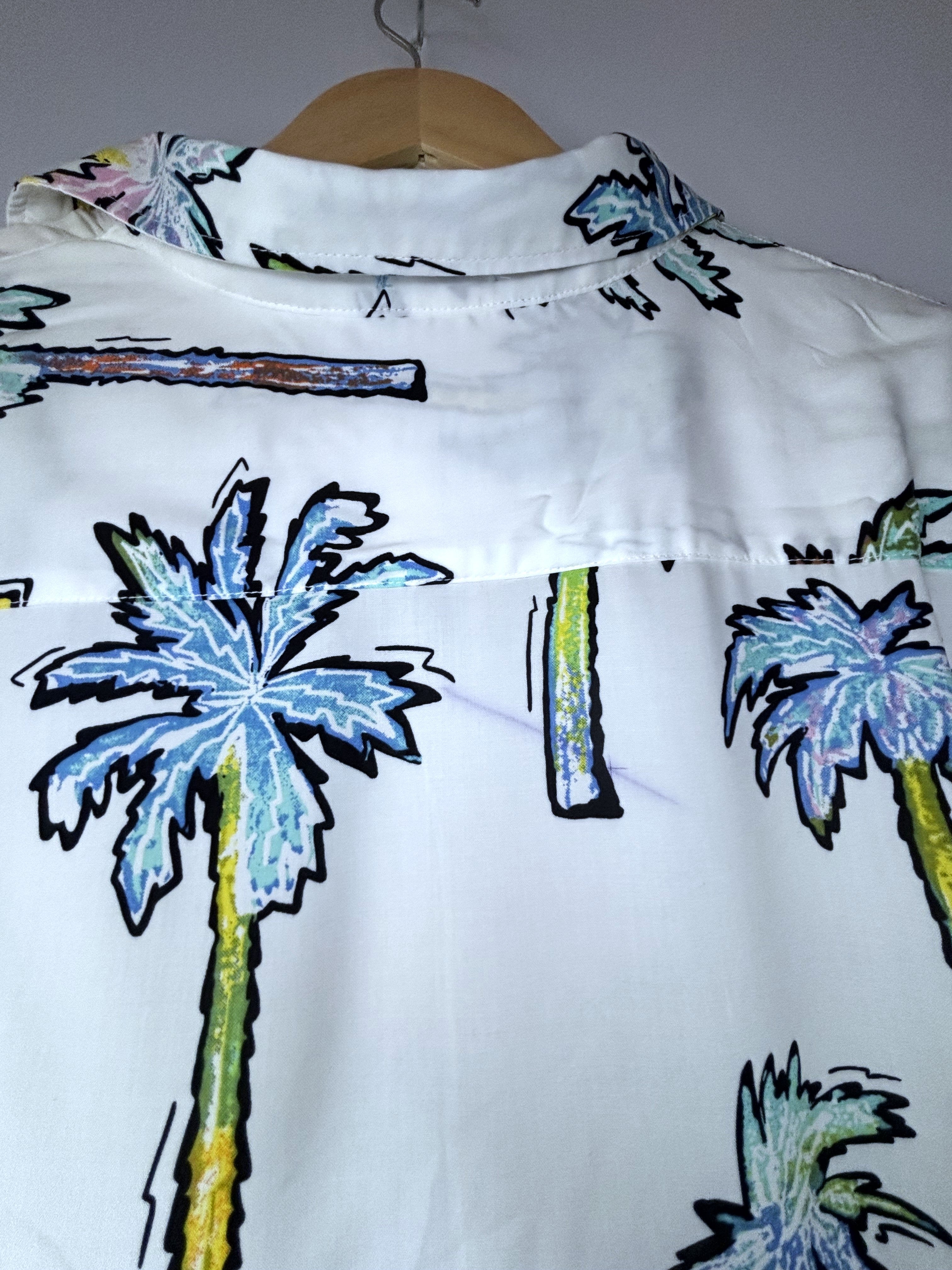 Palm Tree Print Button-Up Shirt · Unisex M