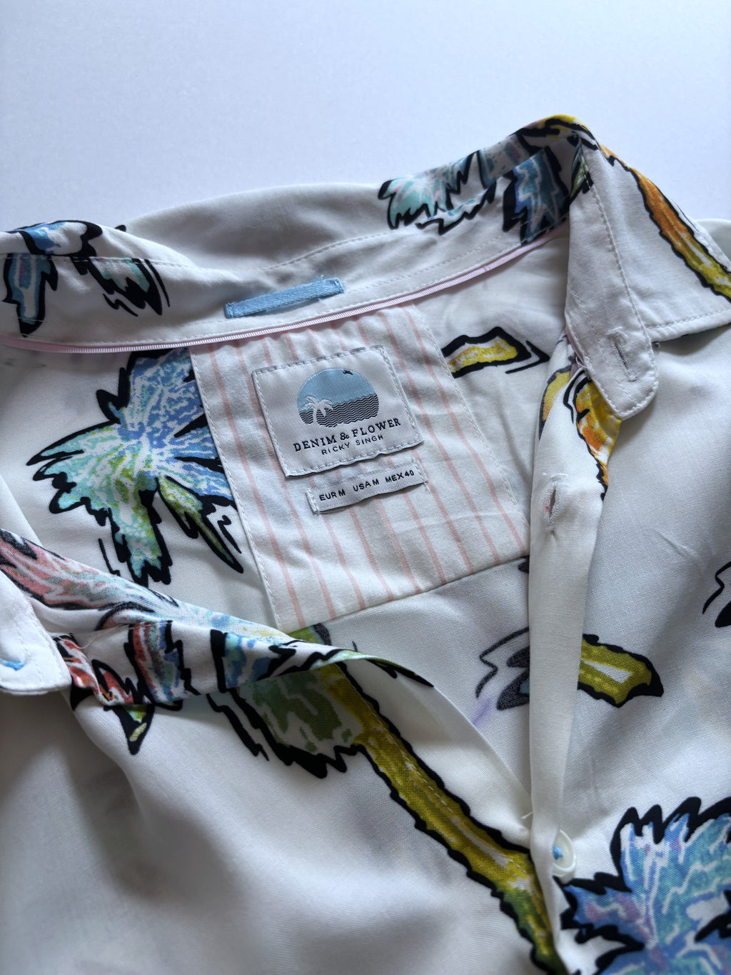 Palm Tree Print Button-Up Shirt · Unisex M