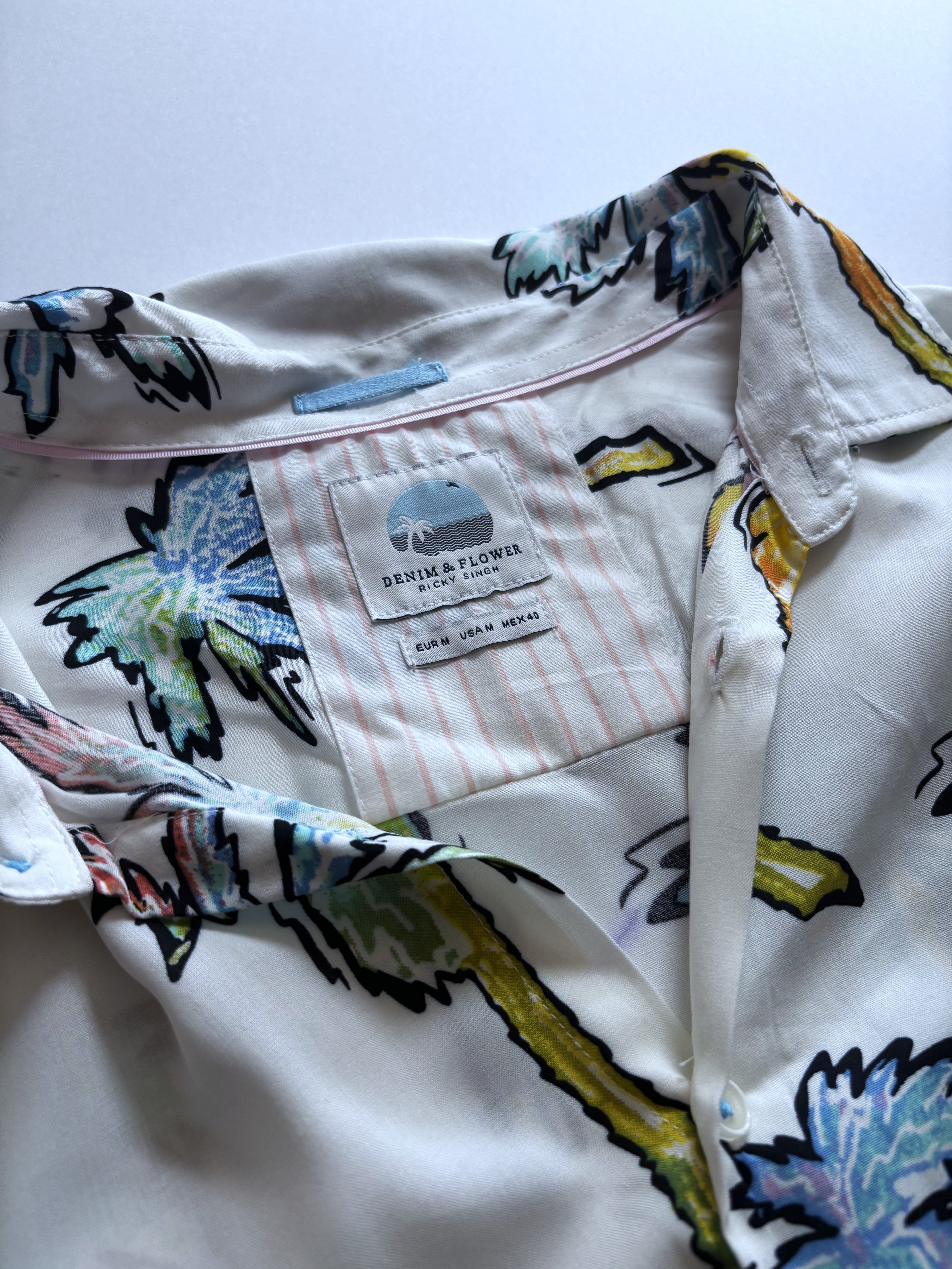 Palm Tree Print Button-Up Shirt · Unisex M