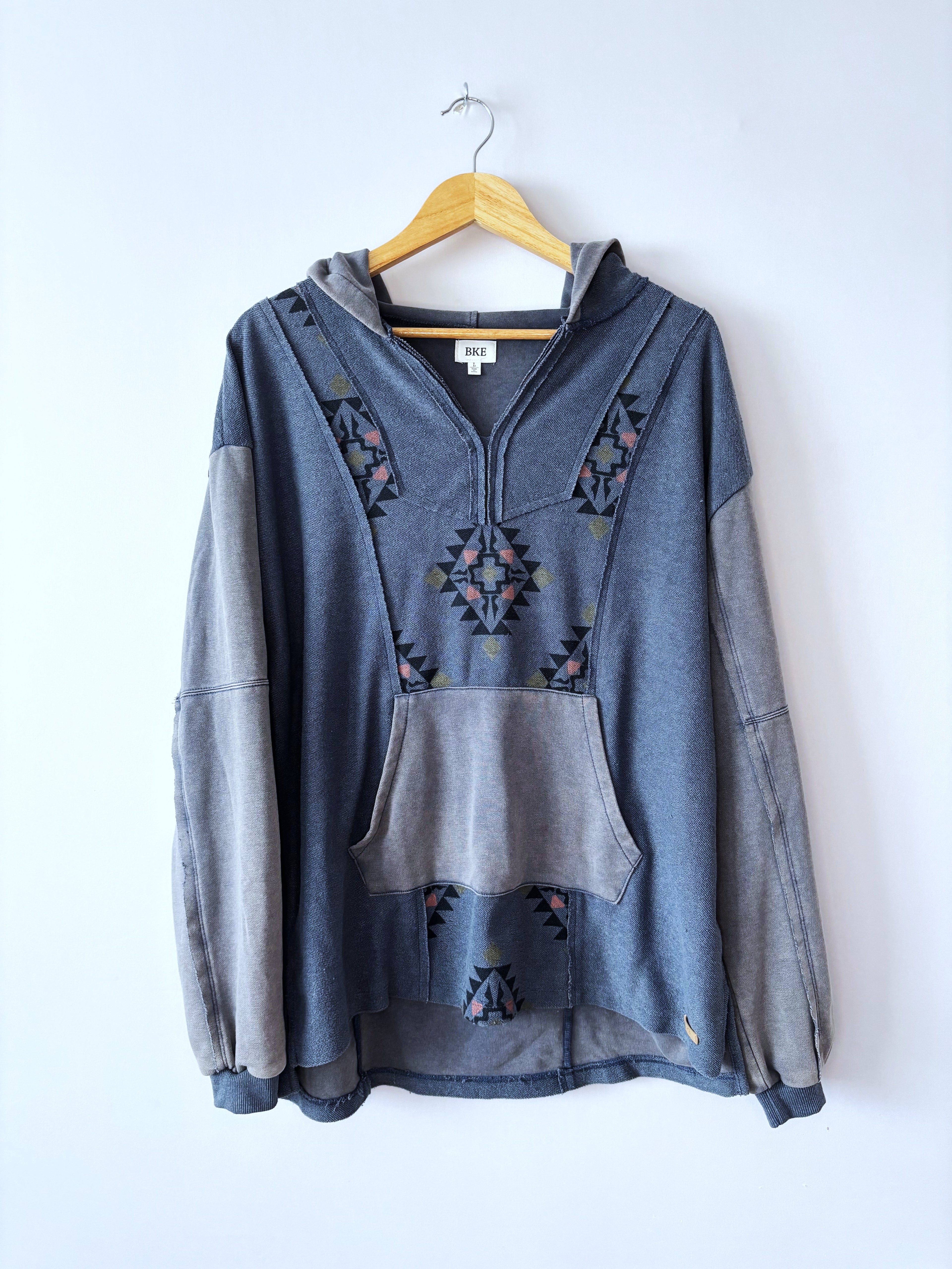Southwest Pattern Pullover Hoodie · Women's L