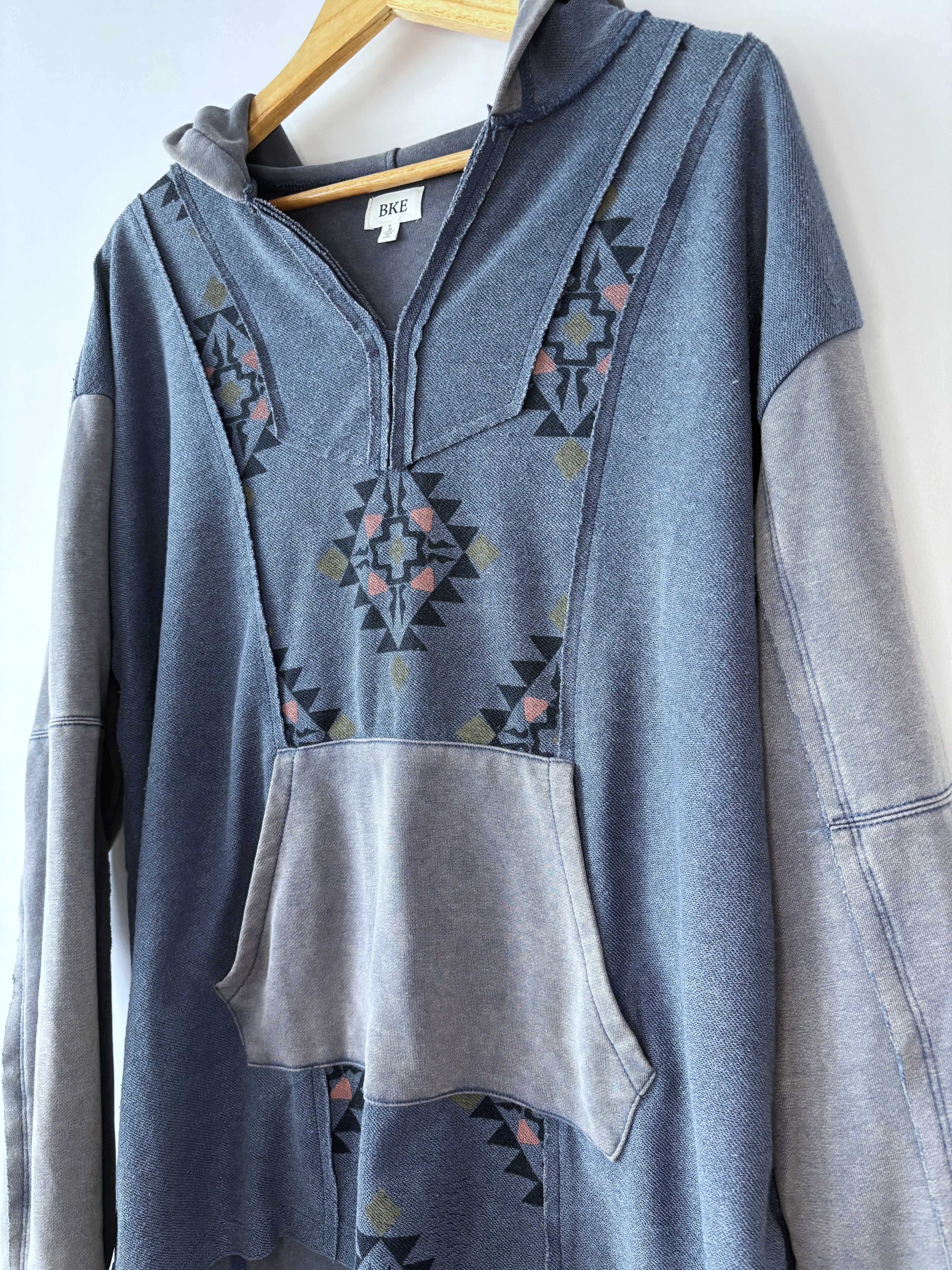Southwest Pattern Pullover Hoodie · Women's L