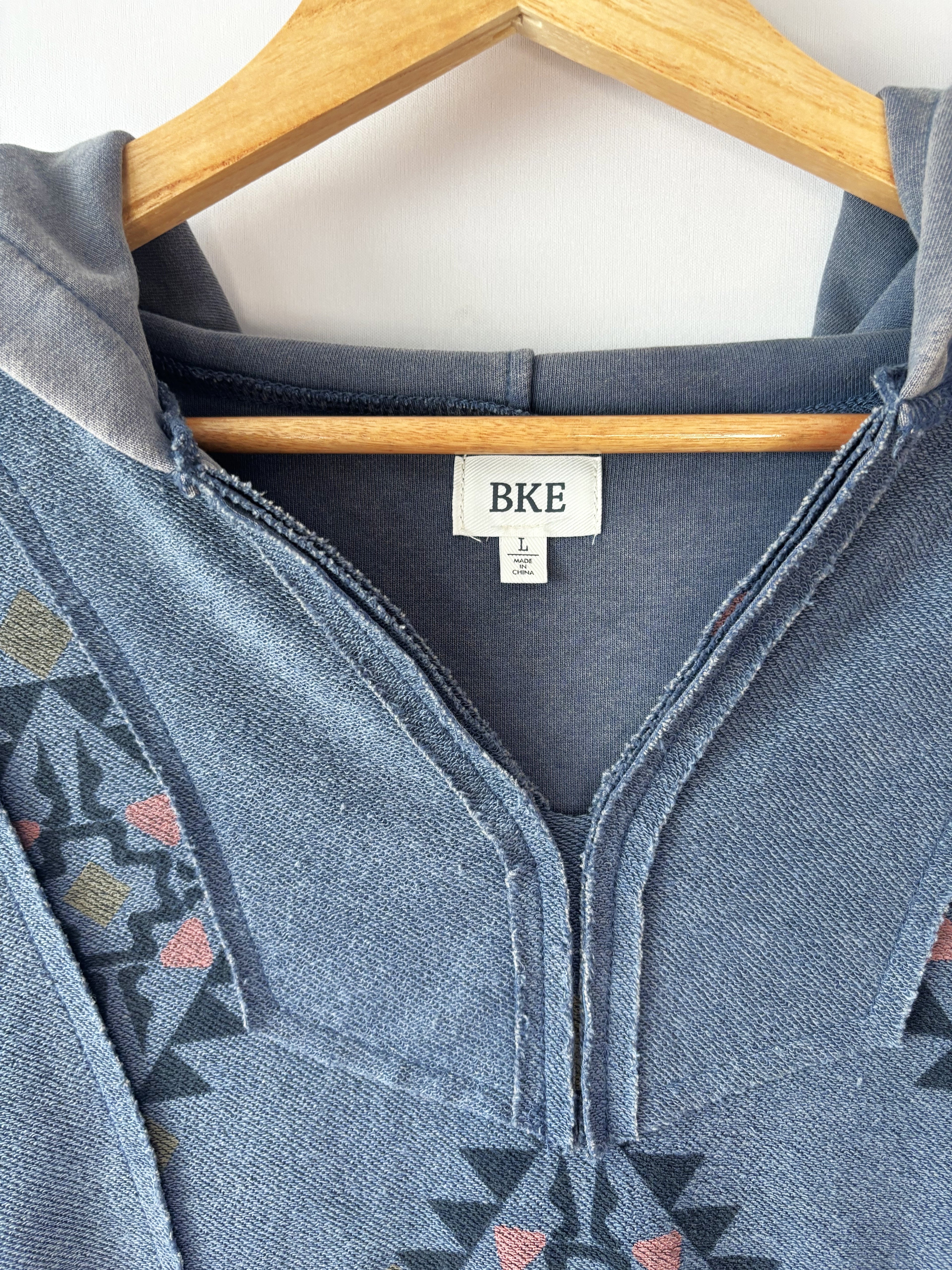 Southwest Pattern Pullover Hoodie · Women's L