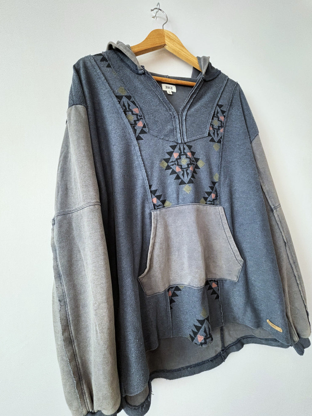 Southwest Pattern Pullover Hoodie · Women's L