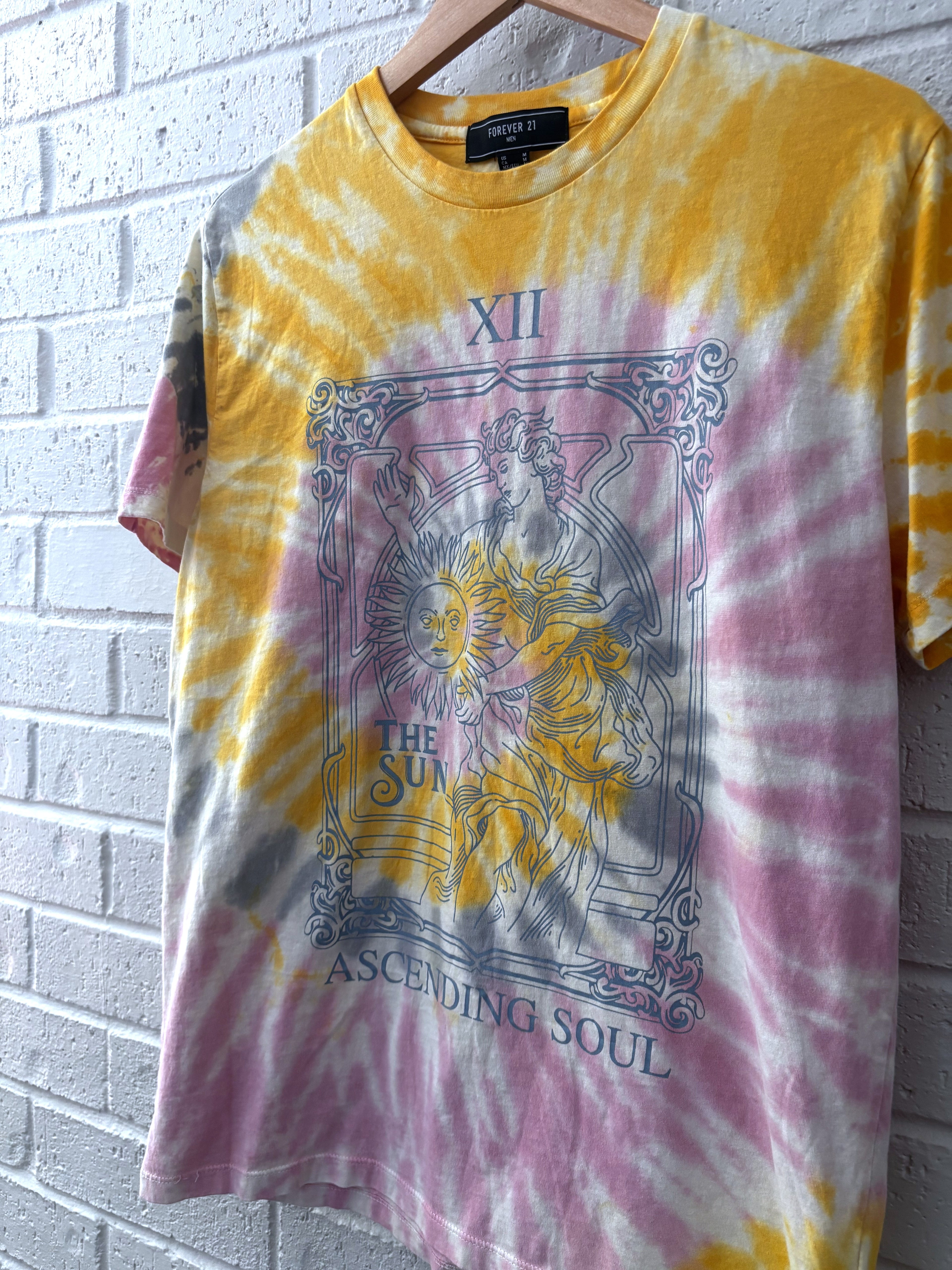 Forever 21 Ascending Soul Tee · Unisex M