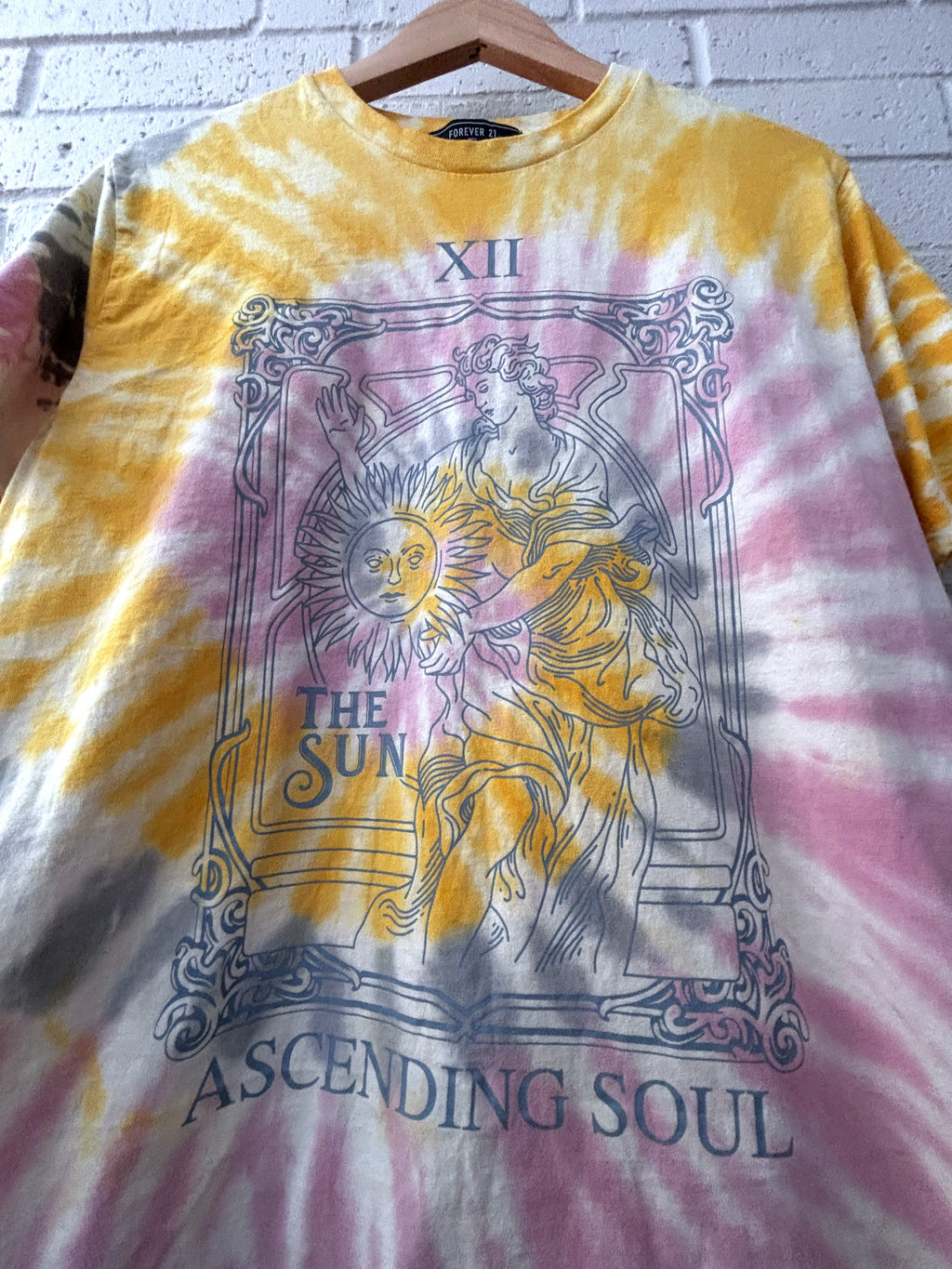 Forever 21 Ascending Soul Tee · Unisex M