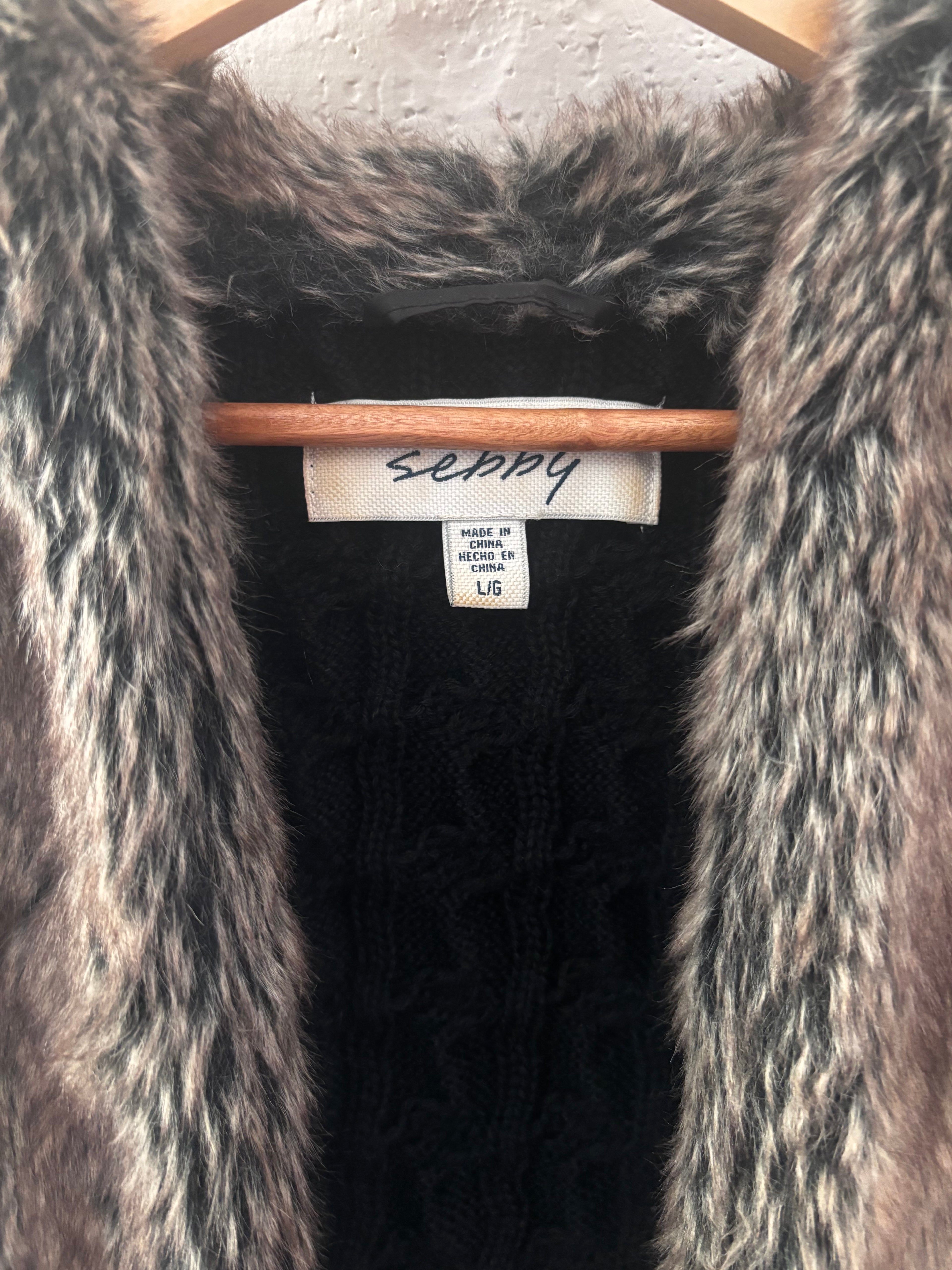 Faux Fur Vest · Women's L