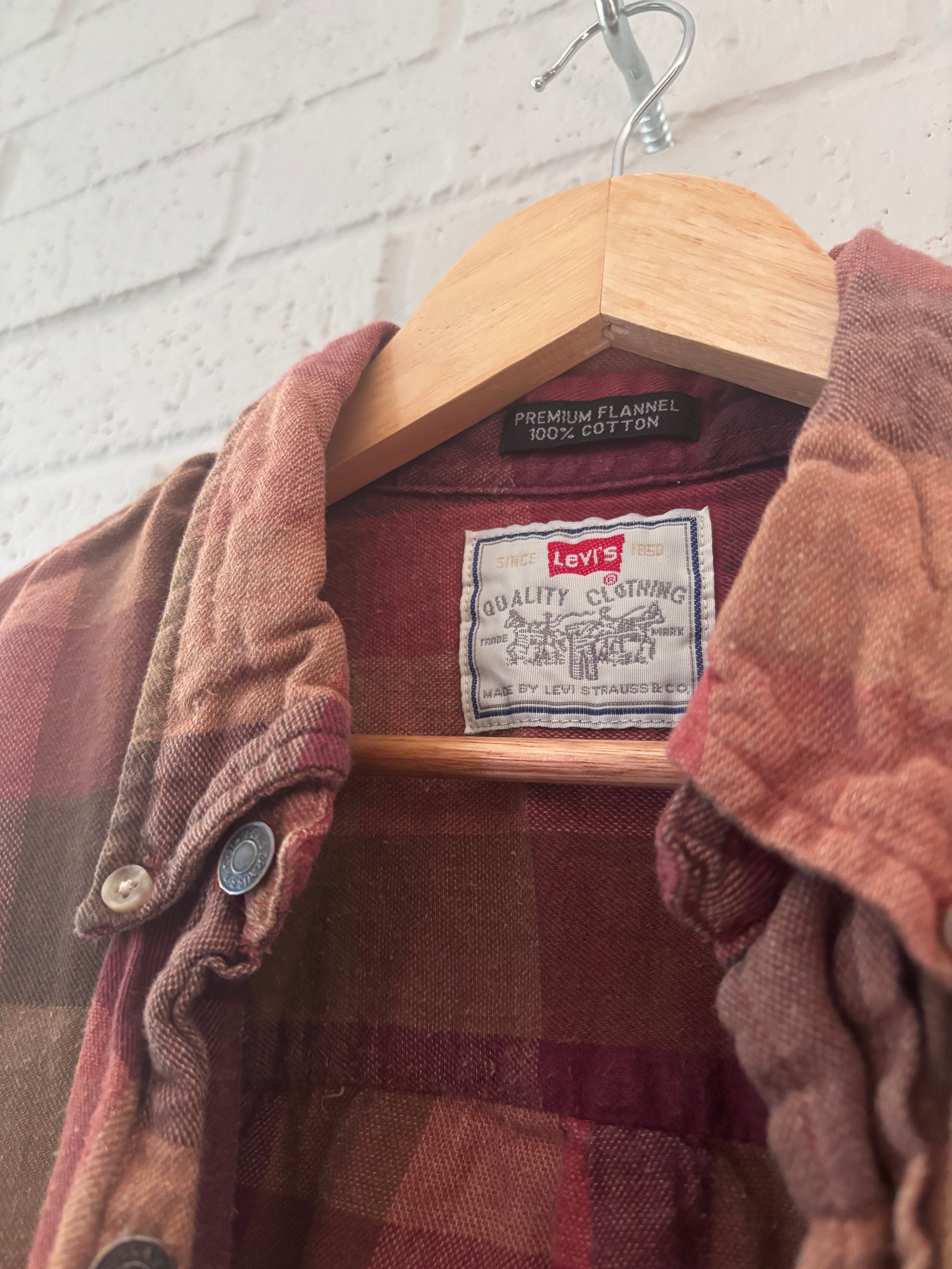Levi’s Premium Flannel · Unisex M